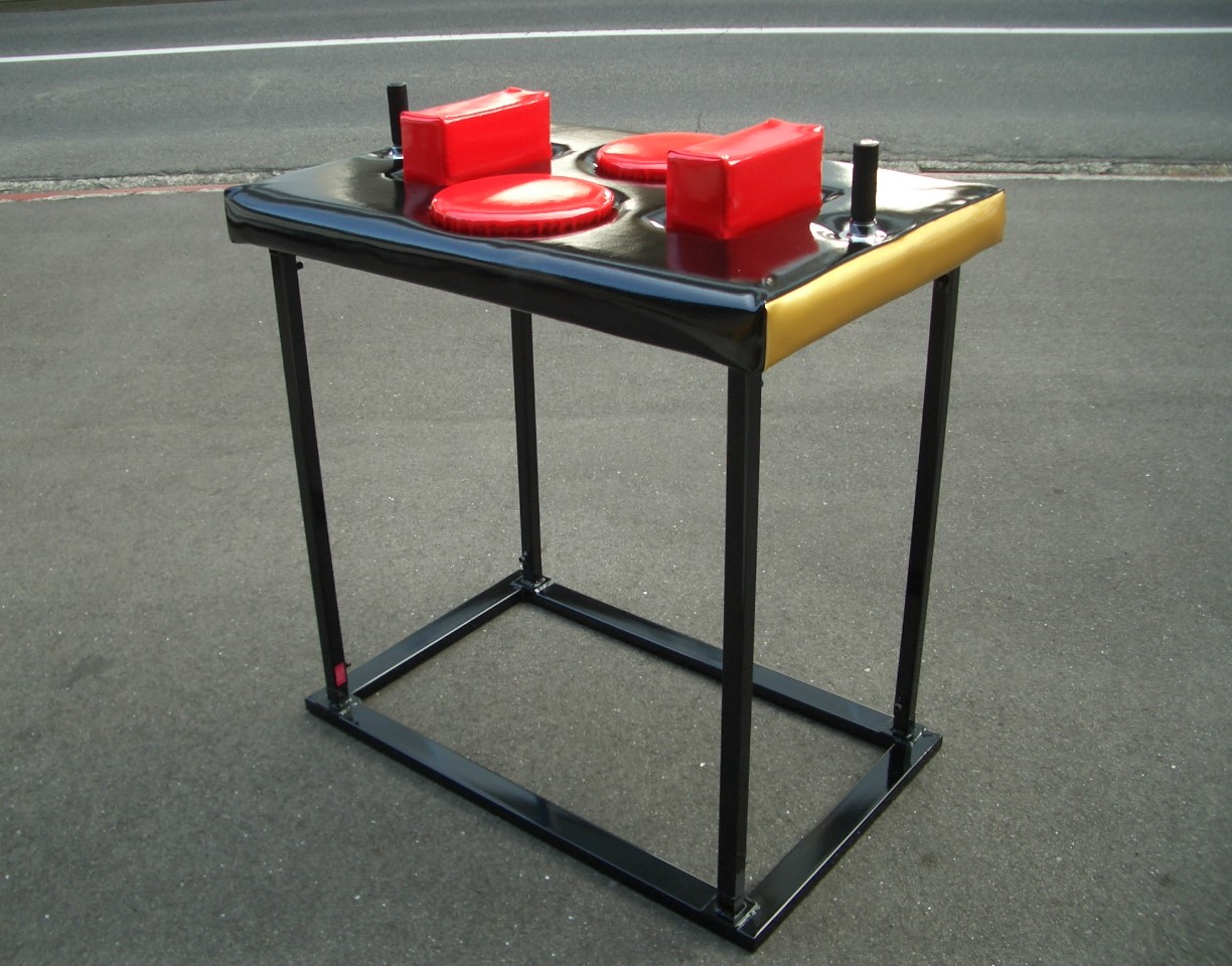 アームレスリング台 - アイデアル-福山市のイベント企画・レンタル用品 