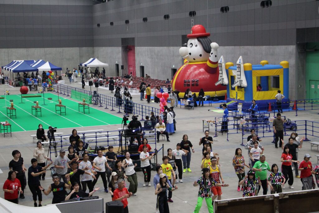 あそぼうフェスタふくやま2025 ビッグ・ローズの会場全景