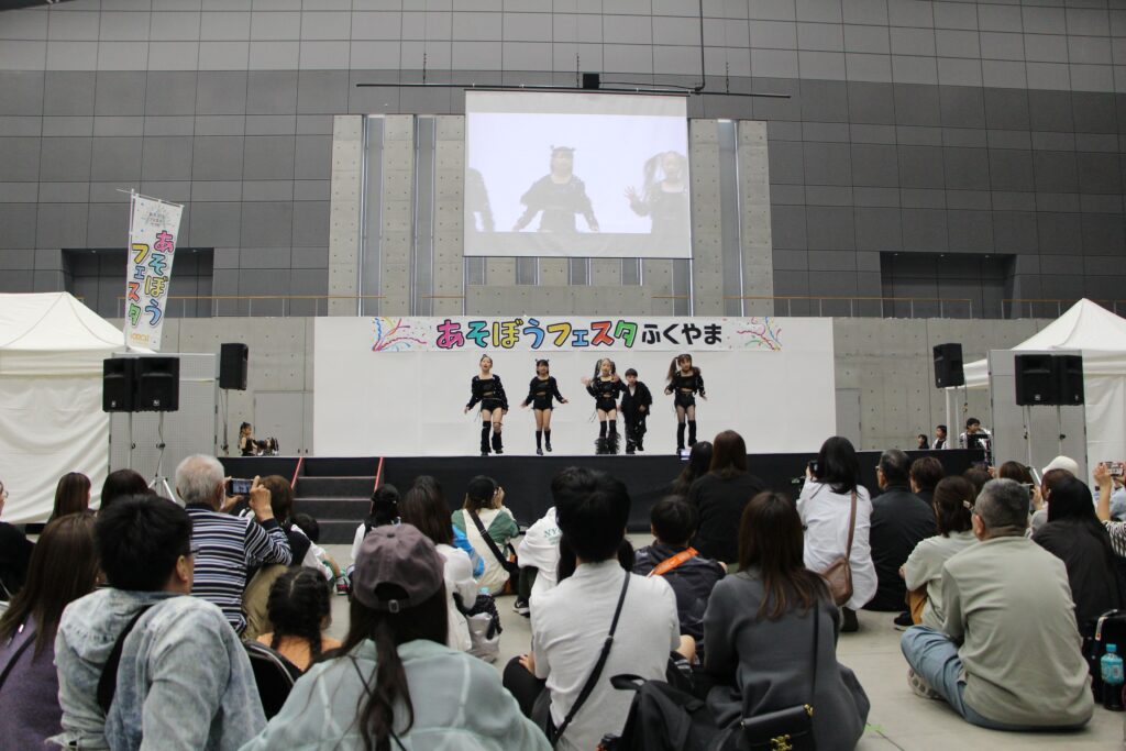 あそぼうフェスタふくやま2025 ビッグ・ローズの会場全景