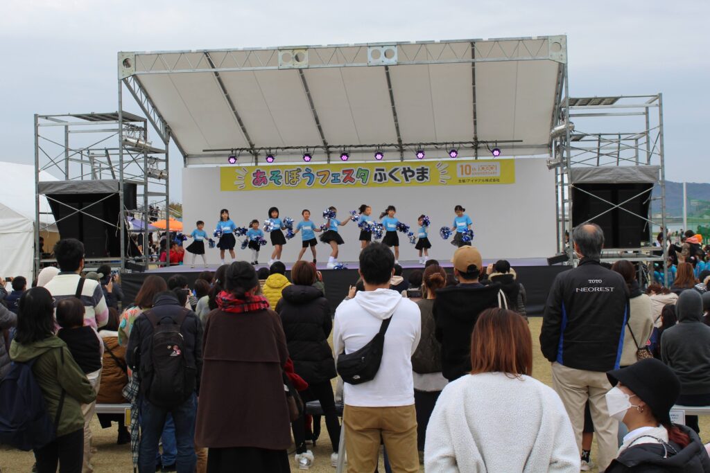 あそぼうフェスタふくやま2022 芦田川かわまち広場の会場全景