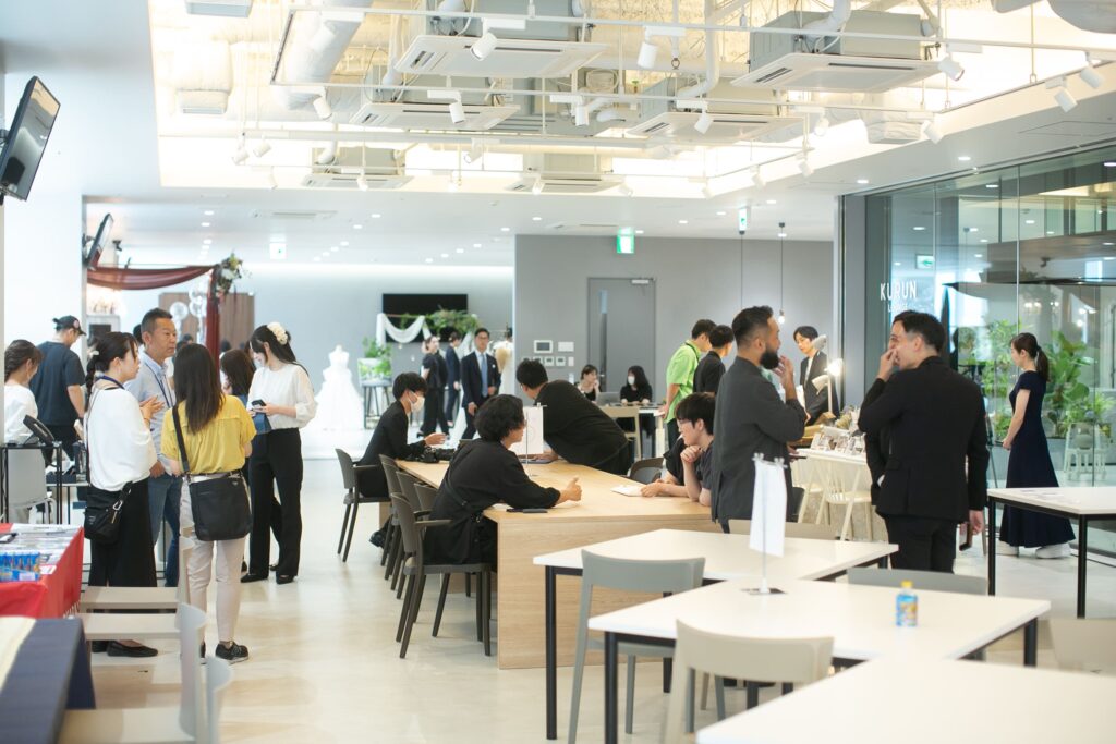 ブライダル産業新聞に掲載された「ウェディングフェス in OKAYAMA」の紹介記事。アイデアルが運営・事務局を担当。